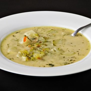 Zupa ogórkowa – sprawdź Ile kalorii w 100 gr + dietetyczny przepis