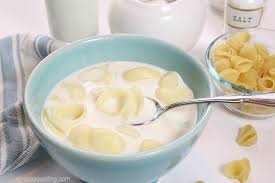 Zupa mleczna – sprawdź Ile kalorii w 100 gr + dietetyczny przepis