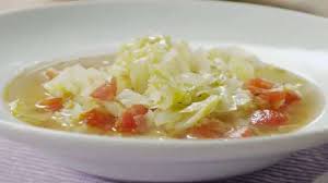 Zupa kapuściana – sprawdź Ile kalorii w 100 gr + dietetyczny przepis